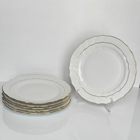 English: Set of two Herend dinner plates in “Golden Edge” HDE pattern, hand-gilded porcelain, minimal and timeless design ; 日本語: ヘレンドの「ゴールデンエッジ」HDEパターンのディナープレート2枚セット、手描き金彩入りのミニマルでクラシックなデザイン ; Français: Paire d’assiettes de dîner Herend modèle “Golden Edge” HDE, en porcelaine dorée à la main, design sobre et intemporel.