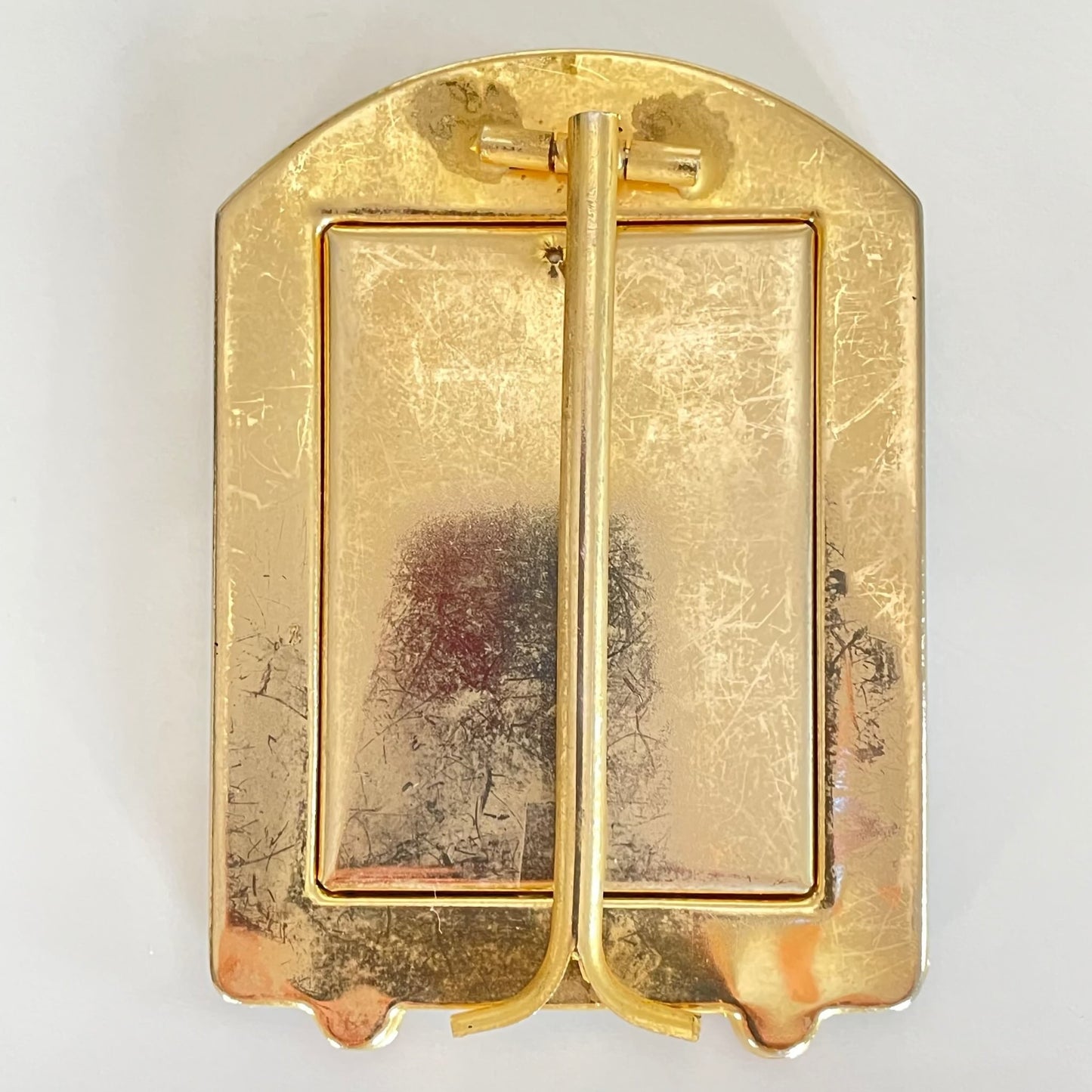 日本語: イタリア製のミクロモザイクフォトフレーム。鮮やかな花柄が特徴で、活気と可愛らしさを演出します。特別な瞬間を飾りながら、エレガントなアクセントを加えるアイテムです。; English: Italian-made micro-mosaic photo frame featuring a vibrant floral pattern, adding charm and elegance to your decor. A beautiful way to display special moments. ; Français: Cadre photo en micro-mosaïque fabriqué en Italie avec un motif floral vibrant, apportant charme et élégance à votre décoration. Une belle façon d'afficher des moments spéciaux.