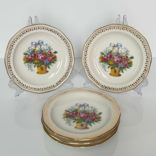 English: Vintage Limoges dessert plate with ribbon, flower, and basket motif, French porcelain. ; Français : Assiette à dessert vintage en porcelaine de Limoges, décor ruban/nœud, fleurs et panier. ; 日本語: リモージュのヴィンテージデザートプレート、リボンと花かごのモチーフ、フランス磁器。