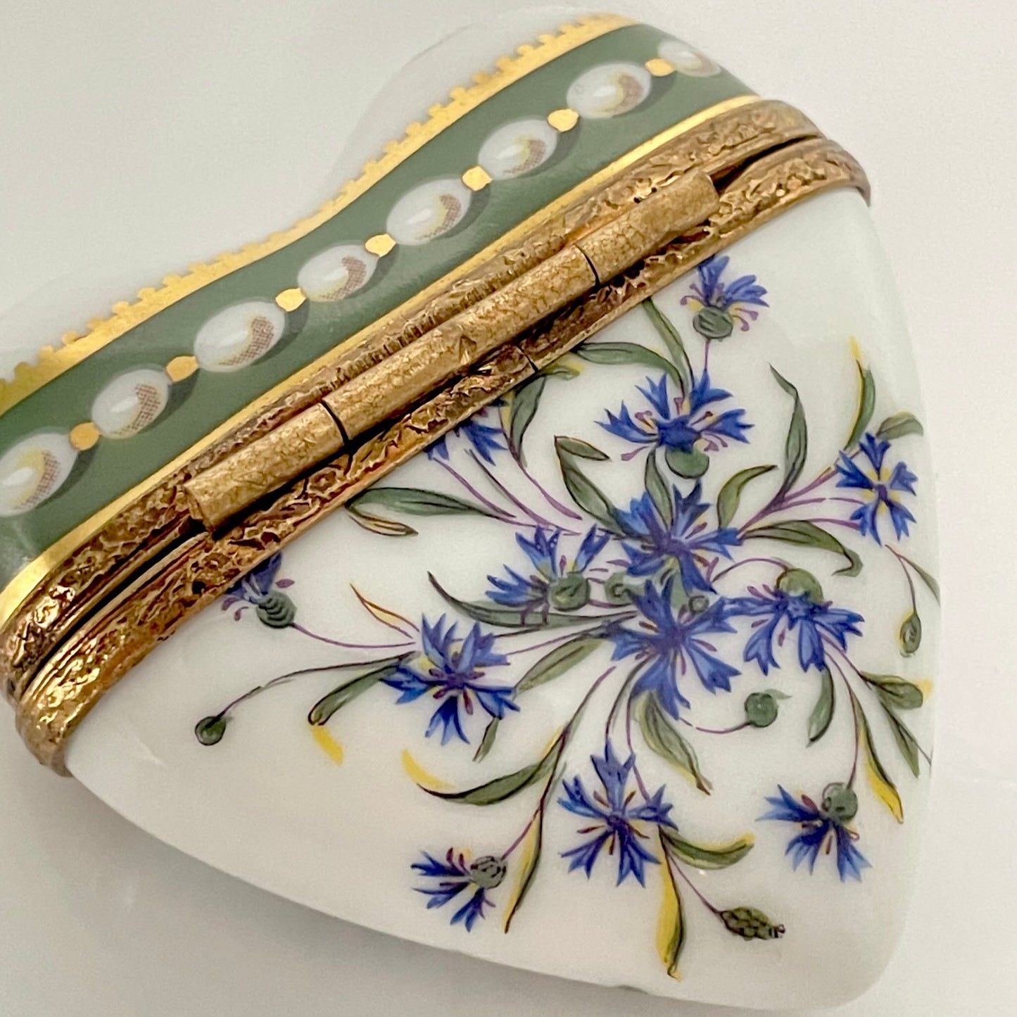 アンシアン マニファクチュール ロワイヤル ド リモージュ ピルケース1個 モデル:Service à perles et barbeaux (サービス ア ペルル エ バルボー)