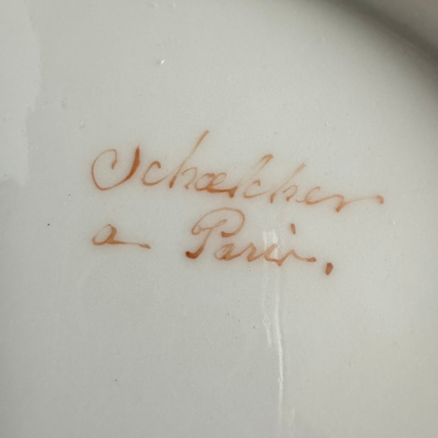 English: Set of six Schoelcher porcelain plates, early 19th century. Each plate features a different hand-painted flower motif. Signed "Schoelcher Paris". ; 日本語: 19世紀初期のシュルシェール製磁器プレート6枚セット。それぞれ異なる手描きの花模様が描かれています。サイン「Schoelcher Paris」。 ; Français: Ensemble de six assiettes en porcelaine de Schoelcher, début XIXᵉ siècle. Chaque assiette présente un motif floral peint à la main différent. Signé "Schoelcher Paris".