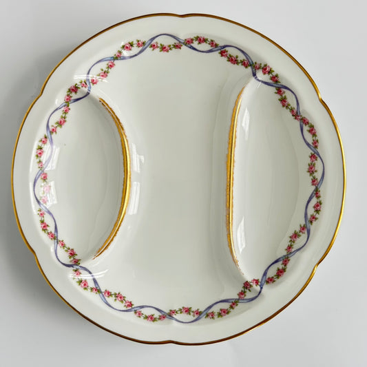 English: Théodore Haviland porcelain serving dish with three compartments, made in late 19th to early 20th century, marked “Jules Etienne, 29 rue de Paradis, Paris” and impressed “T H”; 日本語: テオドール・アヴィランドの三分割ポーセリン皿、19世紀末から20世紀初頭製造、「Jules Etienne, 29 rue de Paradis, Paris」印刷サインと「T H」刻印付き; Français: Plat de service compartimenté en porcelaine Théodore Haviland, fin XIXe – début XXe siècle, signé « Jules Etienne, 29 rue de Paradis, Paris » et marqué en creux « T H ».