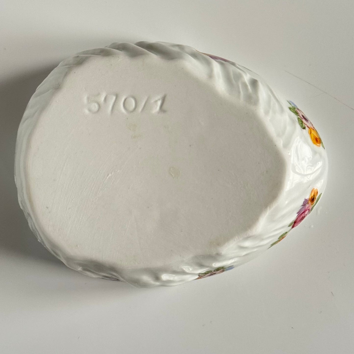 Vintage porcelain egg-shaped box by APILCO, inspired by the 18th-century Sèvres du Barry service. Features ribbon details, floral patterns, and “DB” initials in elegant design