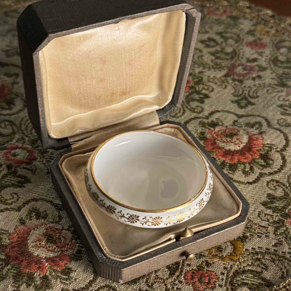 No.戦前館　七宝焼の彫金 アンティーク 卓上セット 灰皿 小物入れ セーブル｜小さな磁器のジュエリーディッシュ（小物入れ）｜金の花模様
