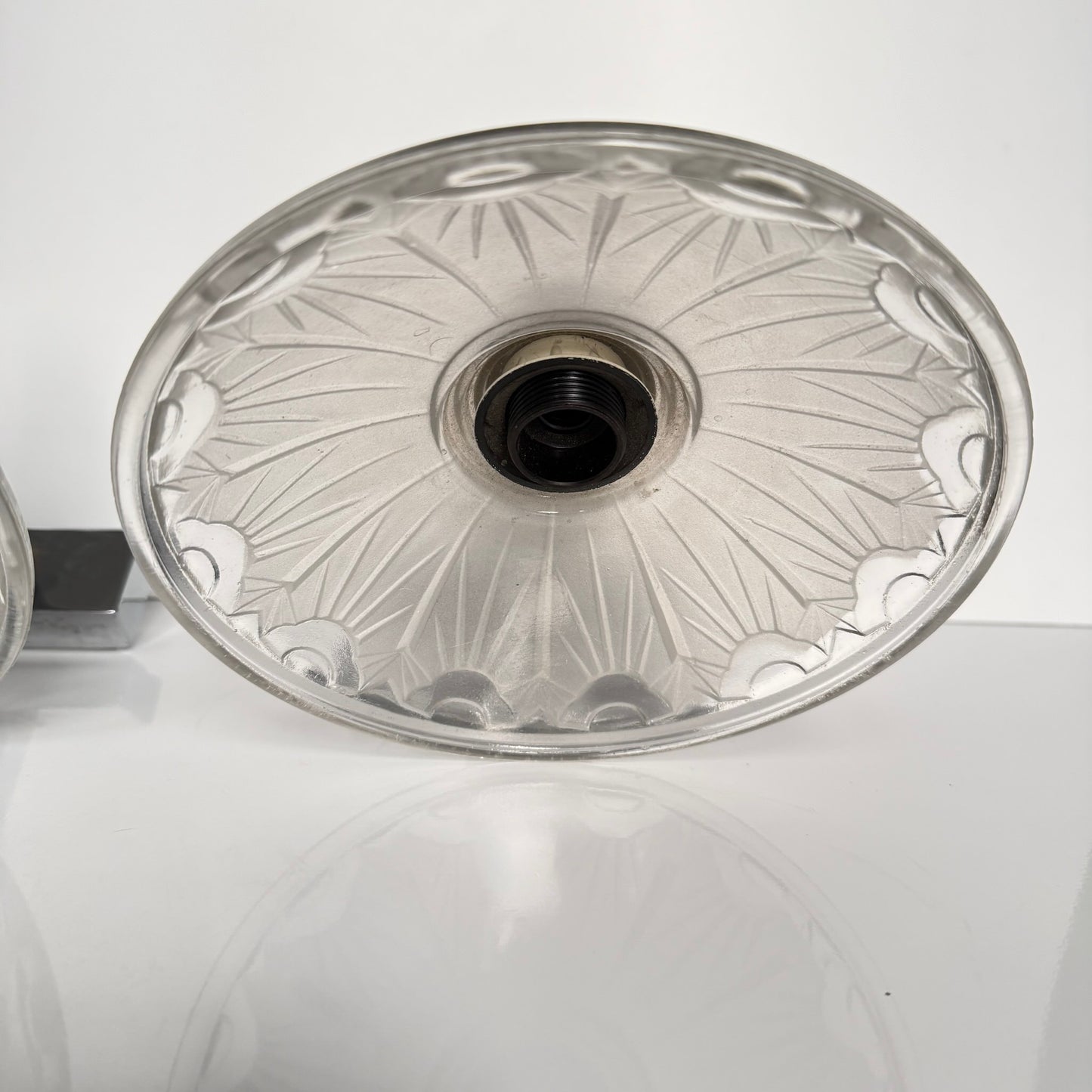 Paire d'Appliques Art Déco Anciennes – Métal Chromé & Verre Moulé