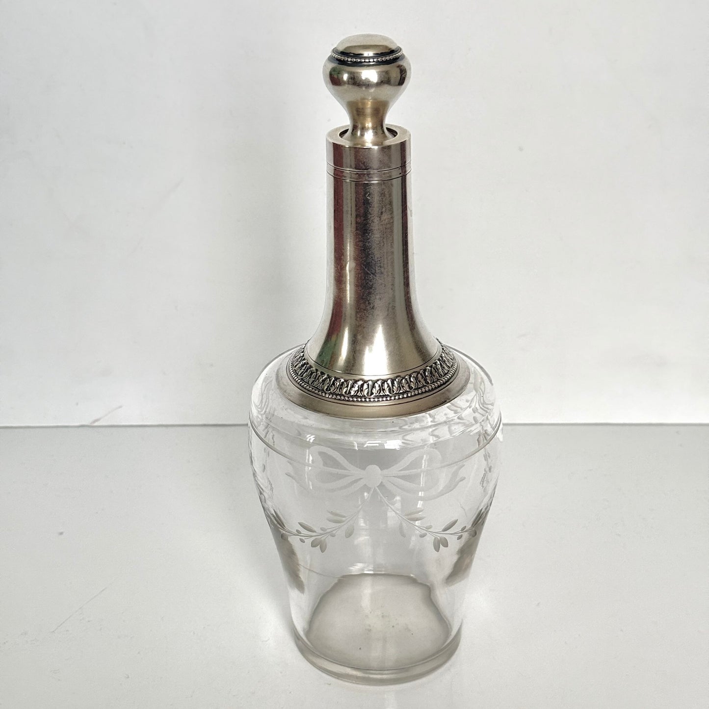 Antique French solid silver and crystal decanter, engraved ribbons and garlands, Minerva 950 hallmark, late 19th century.