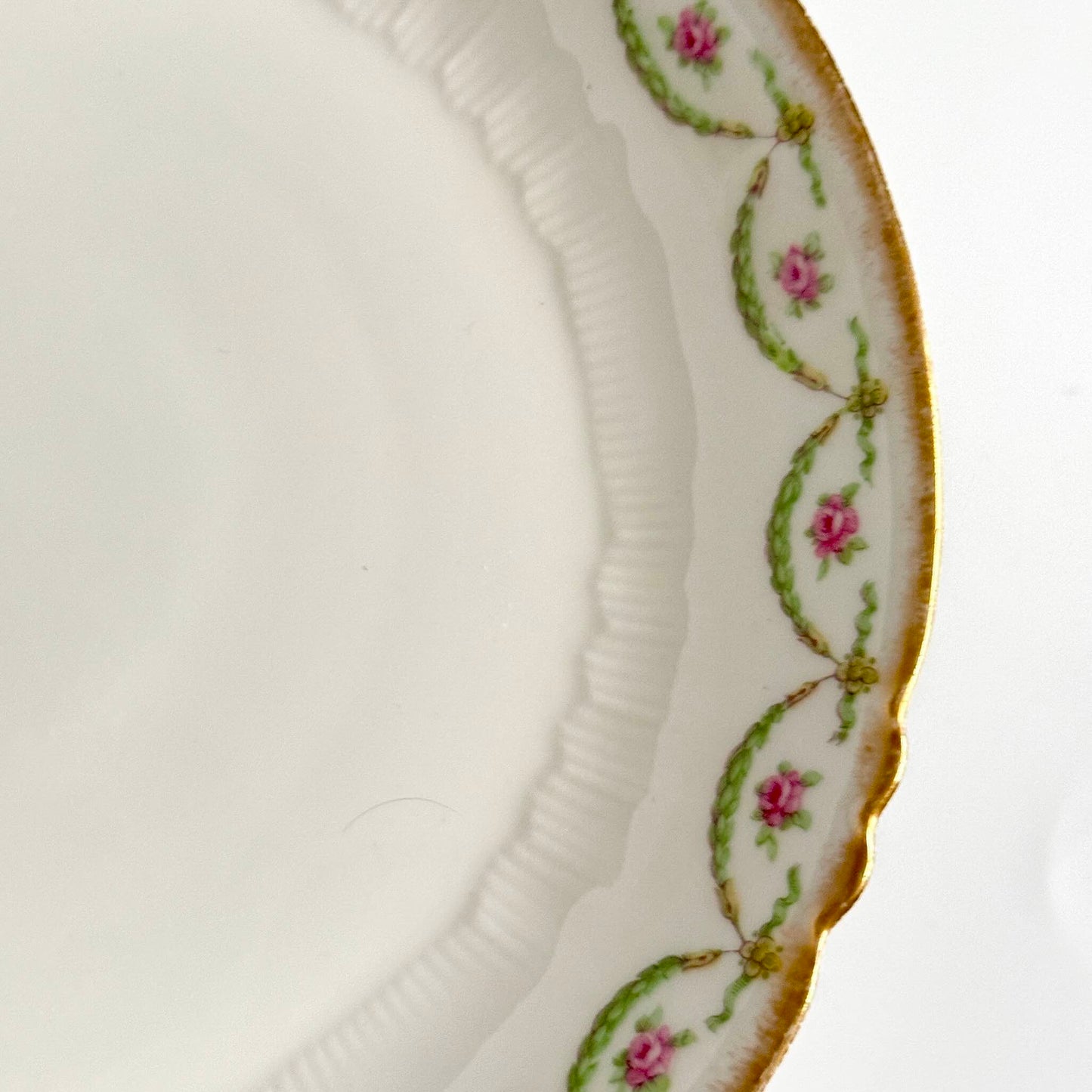 Compotier Ancien sur Piédouche en Porcelaine de Limoges – Roses & Or
