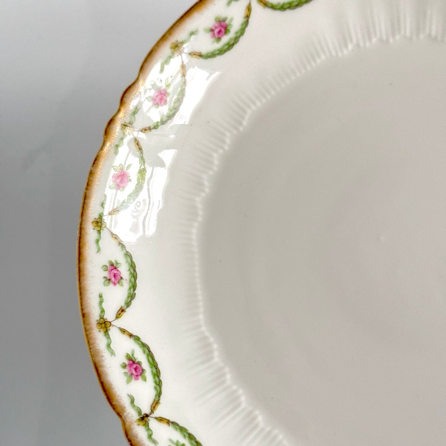 Compotier Ancien sur Piédouche en Porcelaine de Limoges – Roses & Or