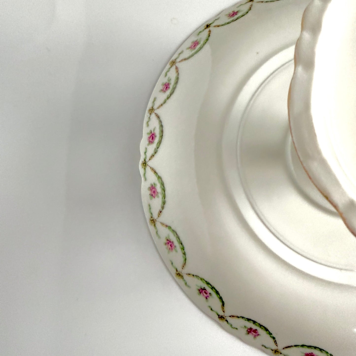 Compotier Ancien sur Piédouche en Porcelaine de Limoges – Roses & Or