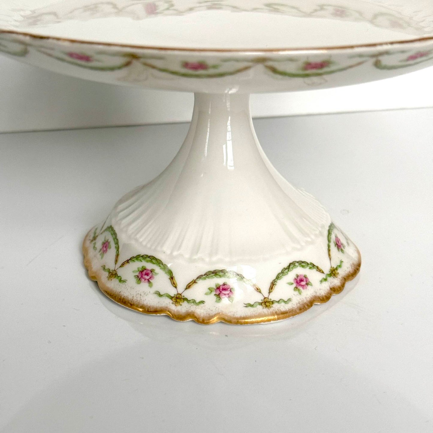 Compotier Ancien sur Piédouche en Porcelaine de Limoges – Roses & Or
