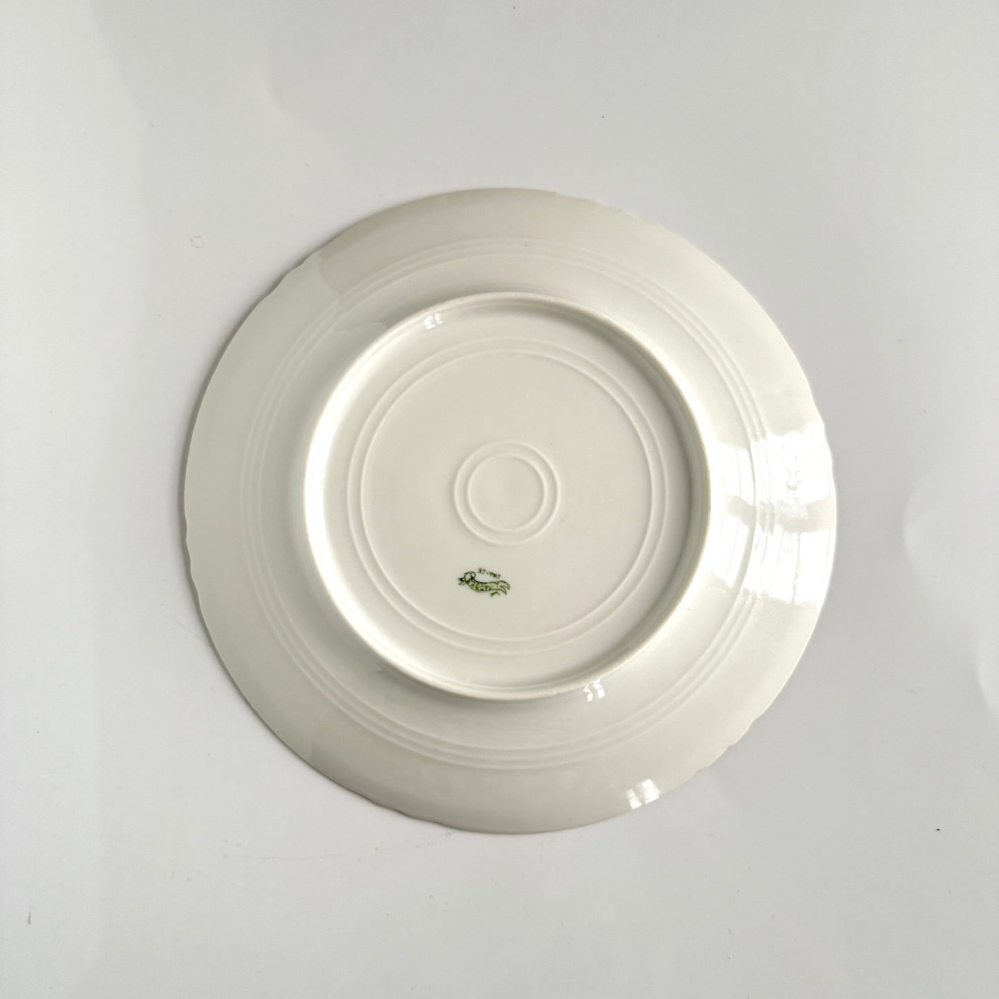 Assiette à Dessert Ancienne en Porcelaine de Limoges – Semis de Roses et Dorure