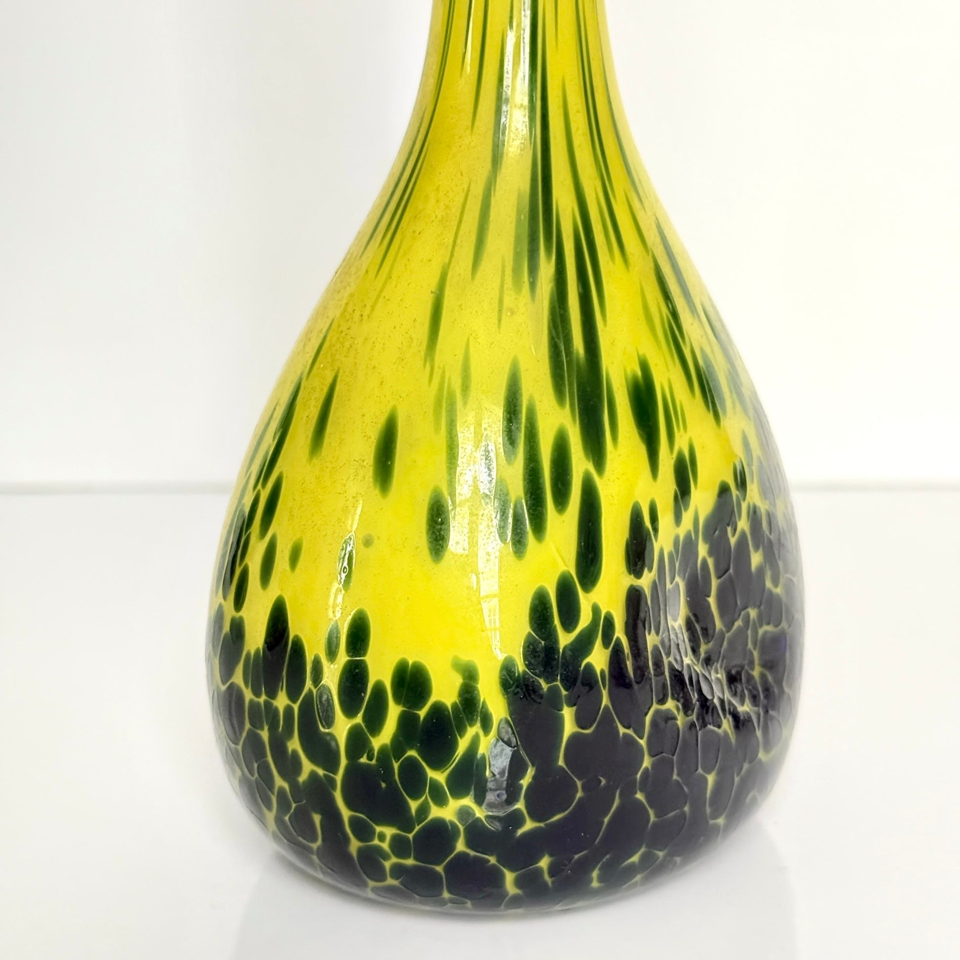Antique yellow pâte de verre soliflore vase, luminous nuanced glass, attributed to Delatte Nancy, early 20th century France.