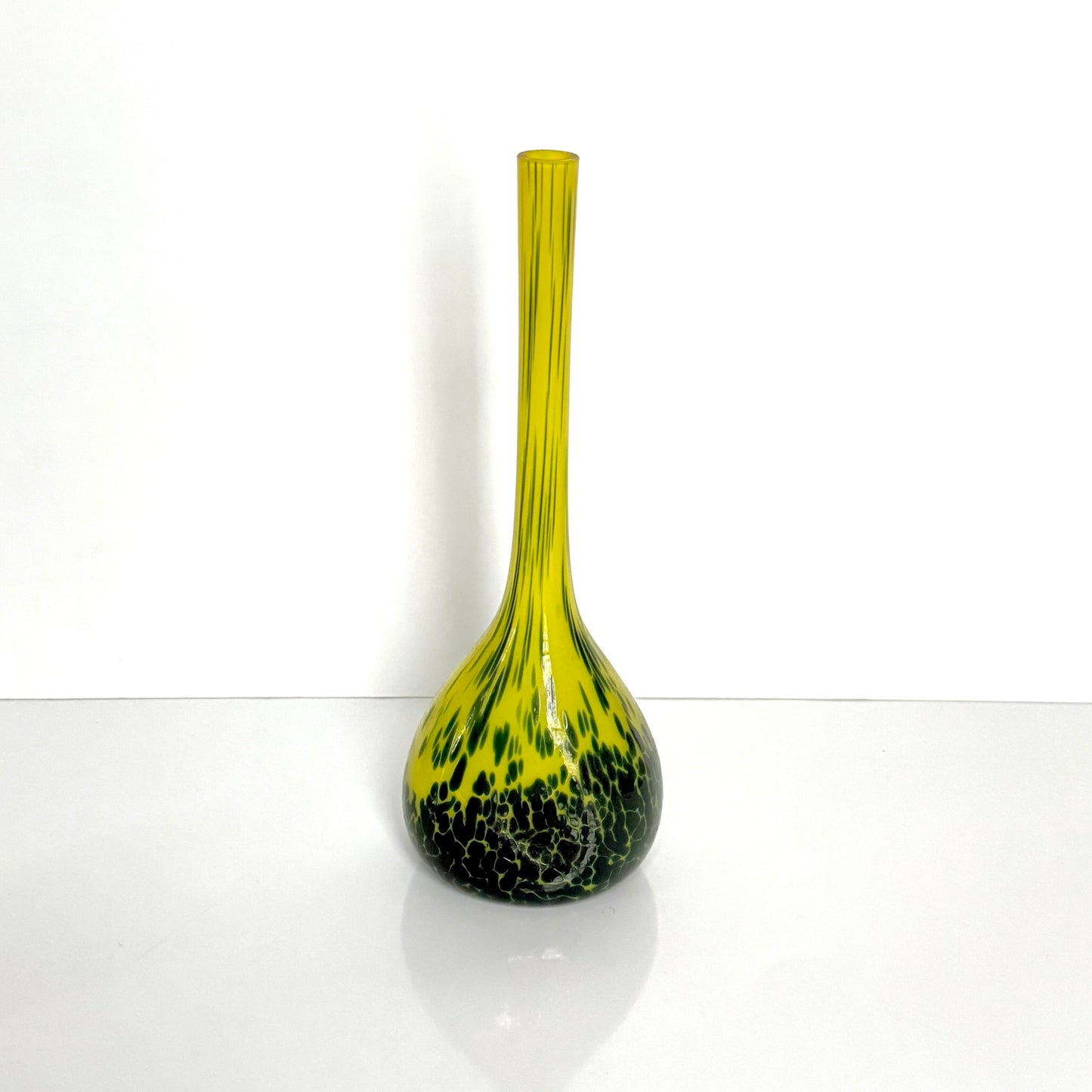 Antique yellow pâte de verre soliflore vase, luminous nuanced glass, attributed to Delatte Nancy, early 20th century France.