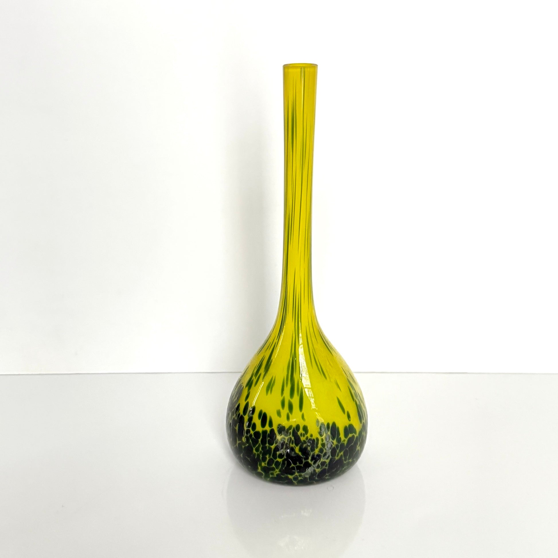 Antique yellow pâte de verre soliflore vase, luminous nuanced glass, attributed to Delatte Nancy, early 20th century France.
