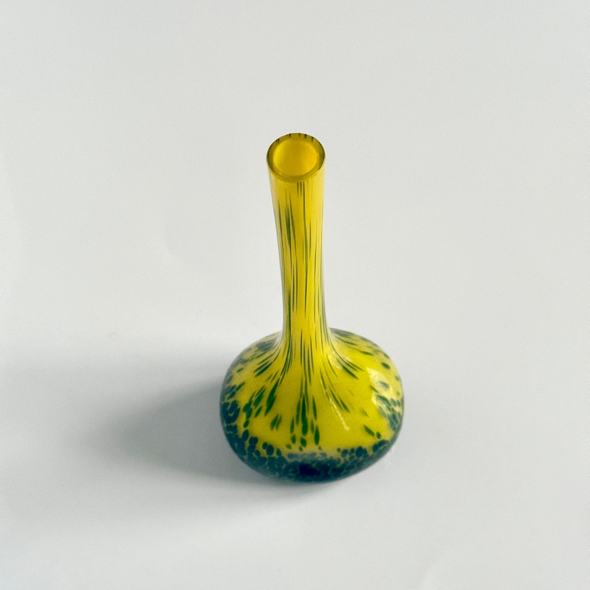 Antique yellow pâte de verre soliflore vase, luminous nuanced glass, attributed to Delatte Nancy, early 20th century France.
