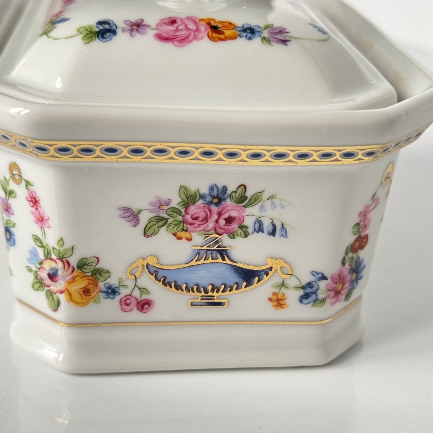 APILCO porcelain terrine/trinket box from the 20th century, inspired by the 18th-century Sèvres porcelain service of Comtesse du Barry, featuring elegant motifs and the initials "DB".