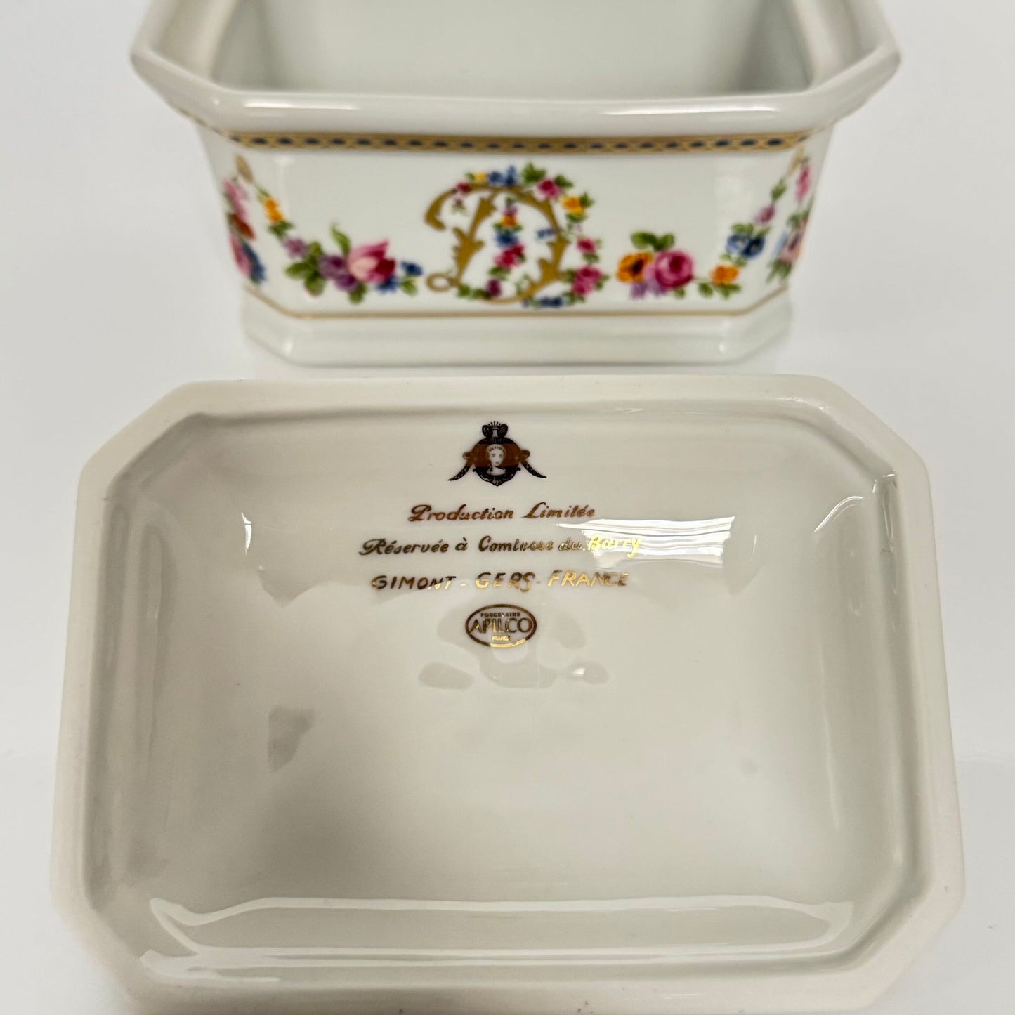 APILCO porcelain terrine/trinket box from the 20th century, inspired by the 18th-century Sèvres porcelain service of Comtesse du Barry, featuring elegant motifs and the initials "DB".