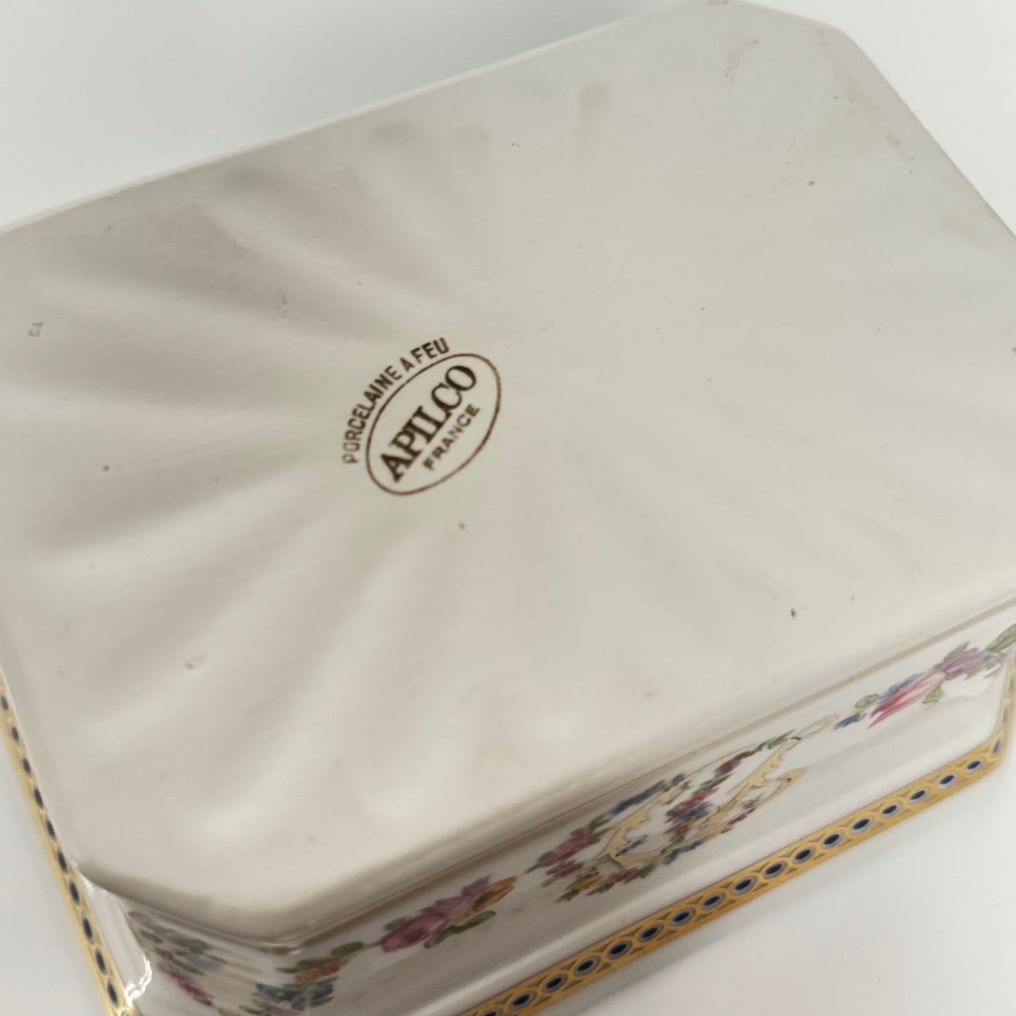 APILCO porcelain terrine/trinket box from the 20th century, inspired by the 18th-century Sèvres porcelain service of Comtesse du Barry, featuring elegant motifs and the initials "DB".