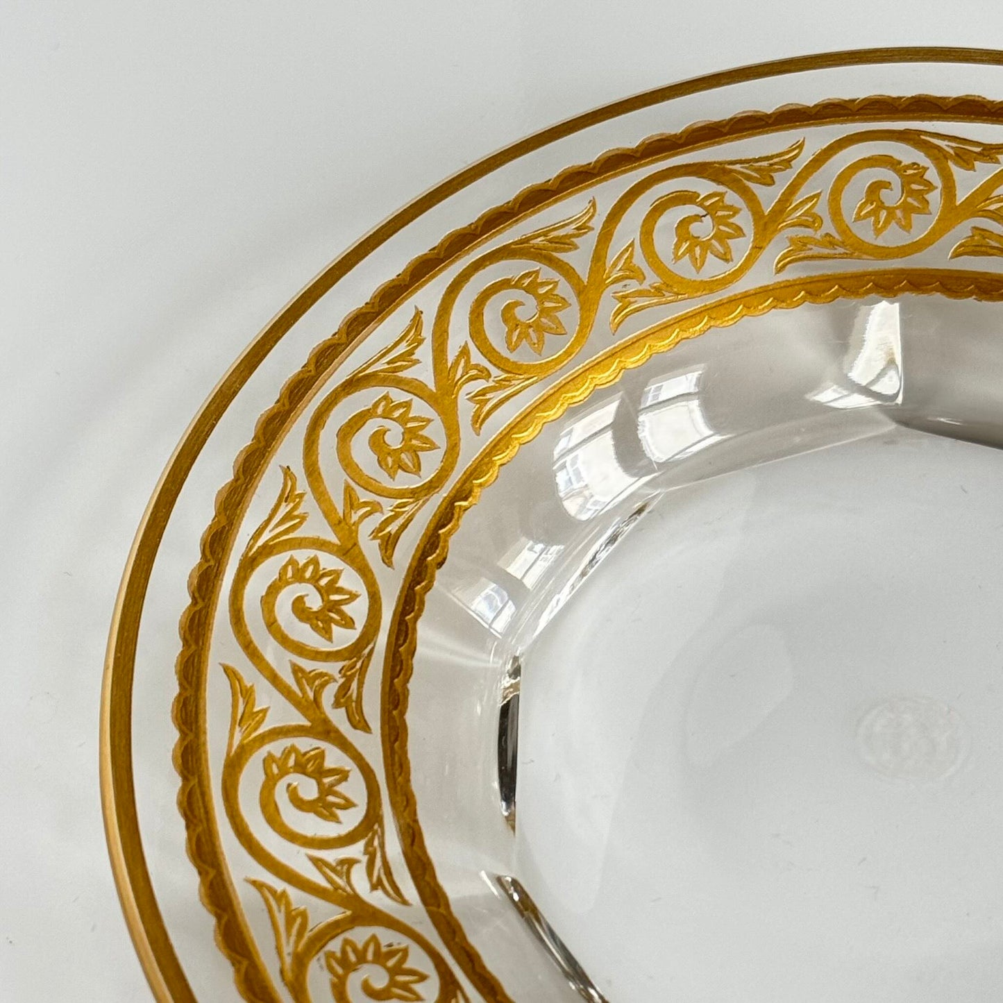 Baccarat crystal vide-poche (trinket dish) featuring a rich gold arabesque border, France.