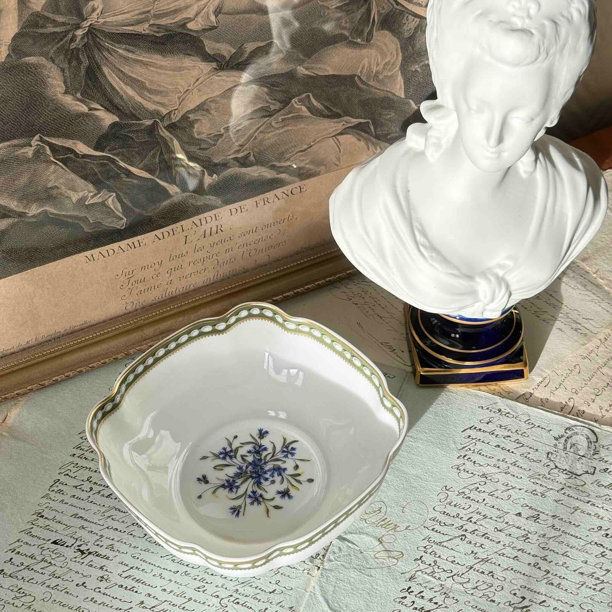 Bernardaud Limoges porcelain bowl, Perles et Barbeaux pattern, Marie-Antoinette style, 20th century France.