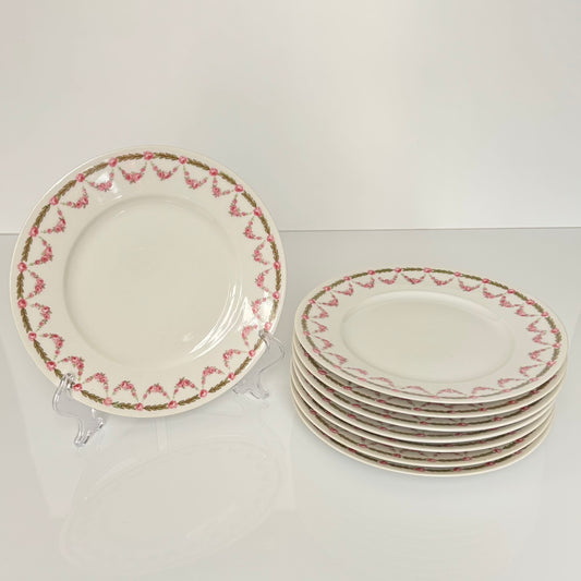 English: Pair of antique Bernardaud dessert plates with rose garland motif, marked B & Co and Ch.-F. Weber Strasbourg, circa 1900 ; 日本語: 約1900年製ベルナルドのアンティーク・デザートプレート2枚、バラのガーランド模様、B & CoおよびCh.-F. Weber Strasbourgの刻印入り ; Français: Paire d’assiettes à dessert anciennes de Bernardaud vers 1900, décorées d’une guirlande de roses, signées B & Co et Ch.-F. Weber Strasbourg.