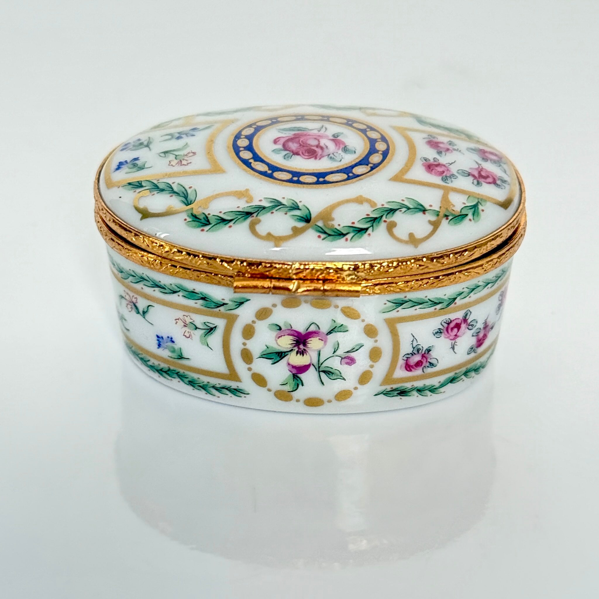 アンティーク雑貨 Haviland Limoges Louveciennes Haviland Limoges “Louveciennes” Porcelain Jewelry Box with Floral