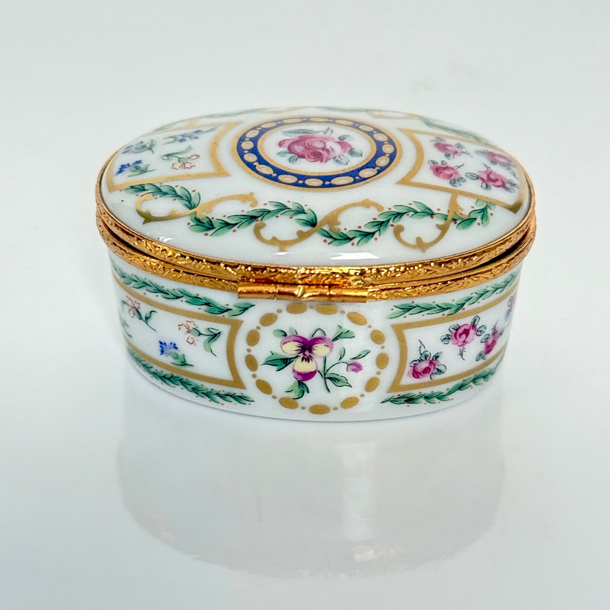Haviland Limoges “Louveciennes” porcelain jewelry box with floral and gilded decoration, inspired by Marie-Antoinette’s Sèvres service, France, 20th century.