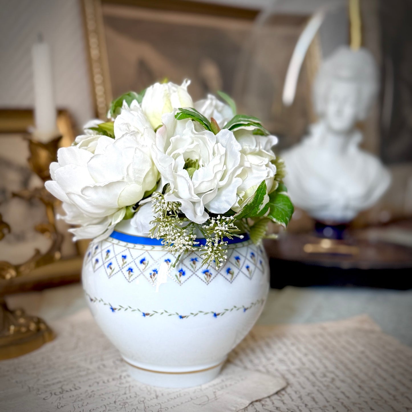 Haviland Limoges porcelain ball vase, Val de Loire pattern with cornflowers and gold points, France.
