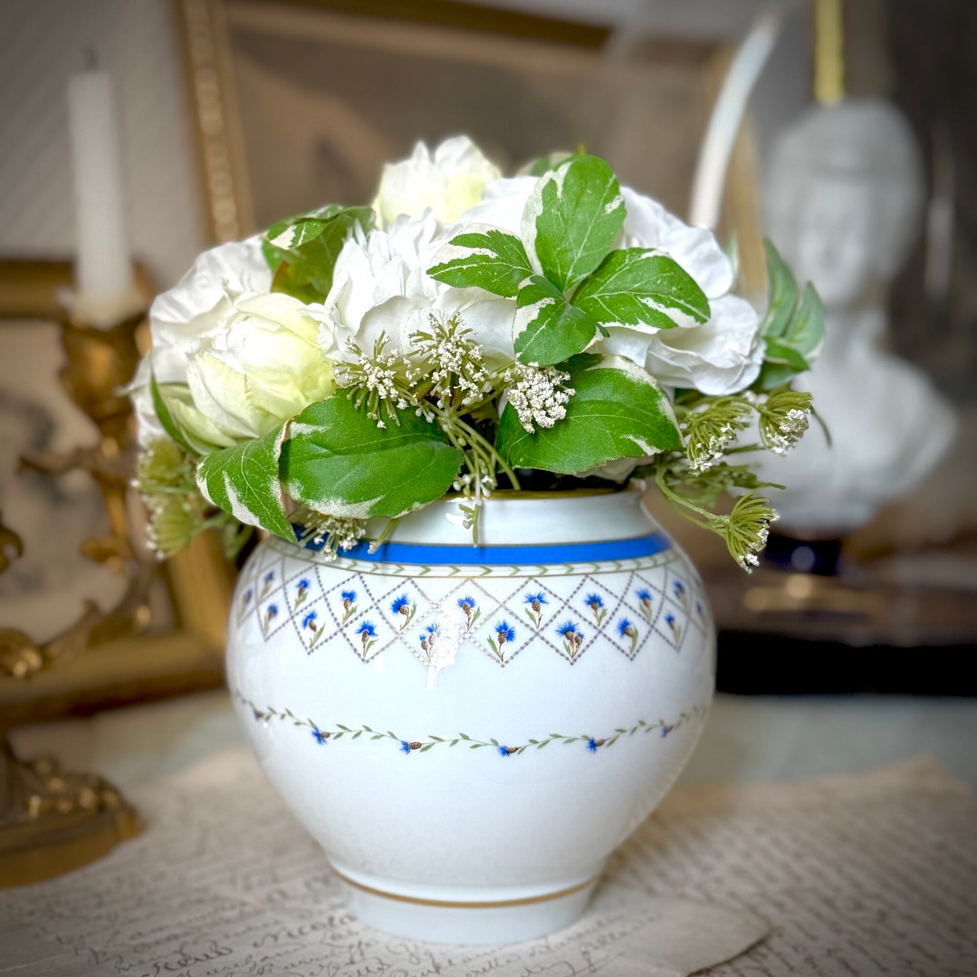 Haviland Limoges porcelain ball vase, Val de Loire pattern with cornflowers and gold points, France.