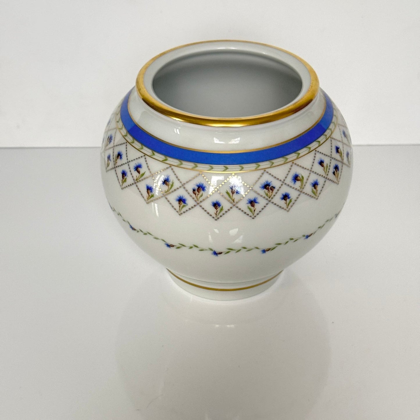 Haviland Limoges porcelain ball vase, Val de Loire pattern with cornflowers and gold points, France.