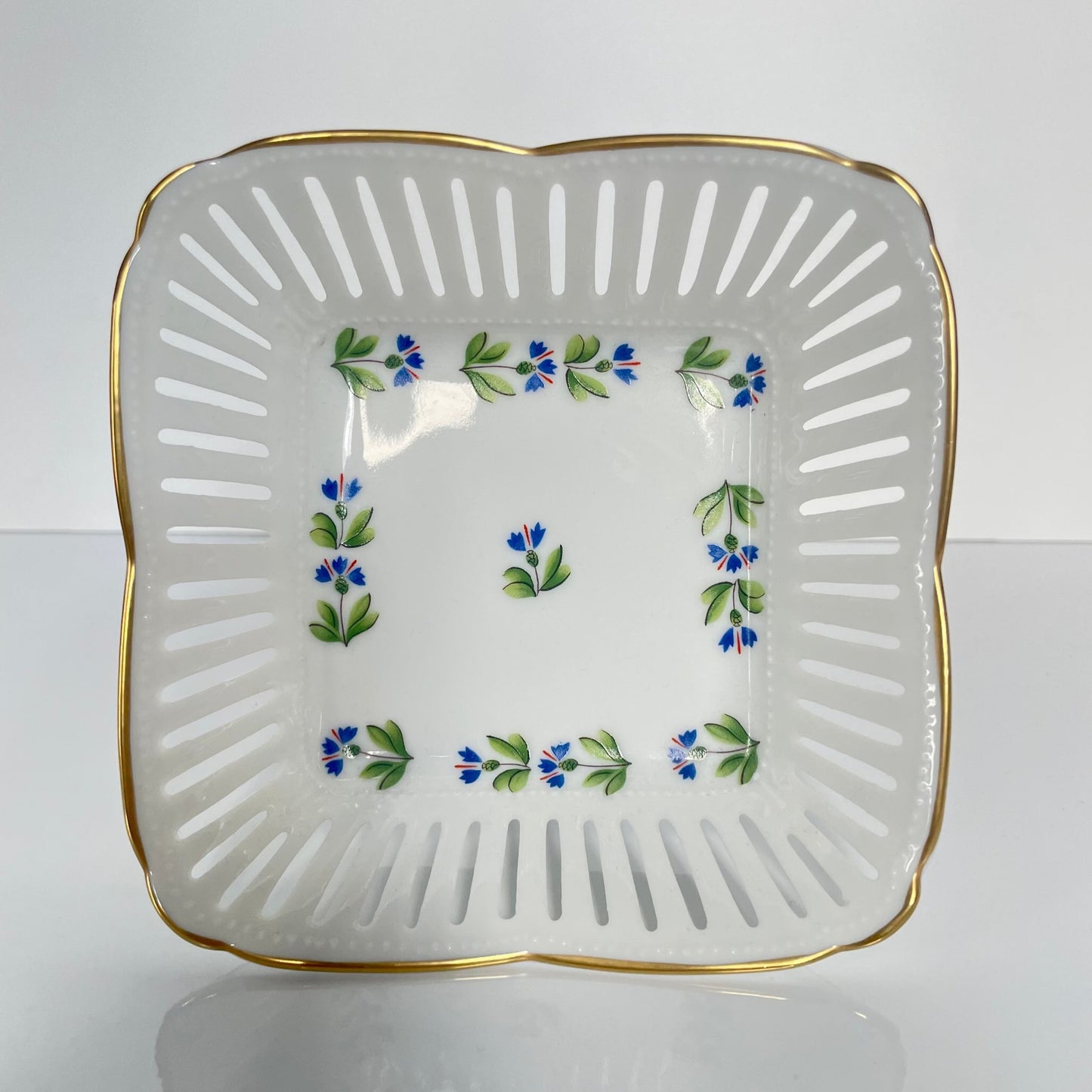 Beautiful porcelain trinket tray by Lys Royal, featuring a cornflower pattern. A limited edition reproduction of an 18th-century design from the Manufacture de la Reine, owned by Marie Antoinette.