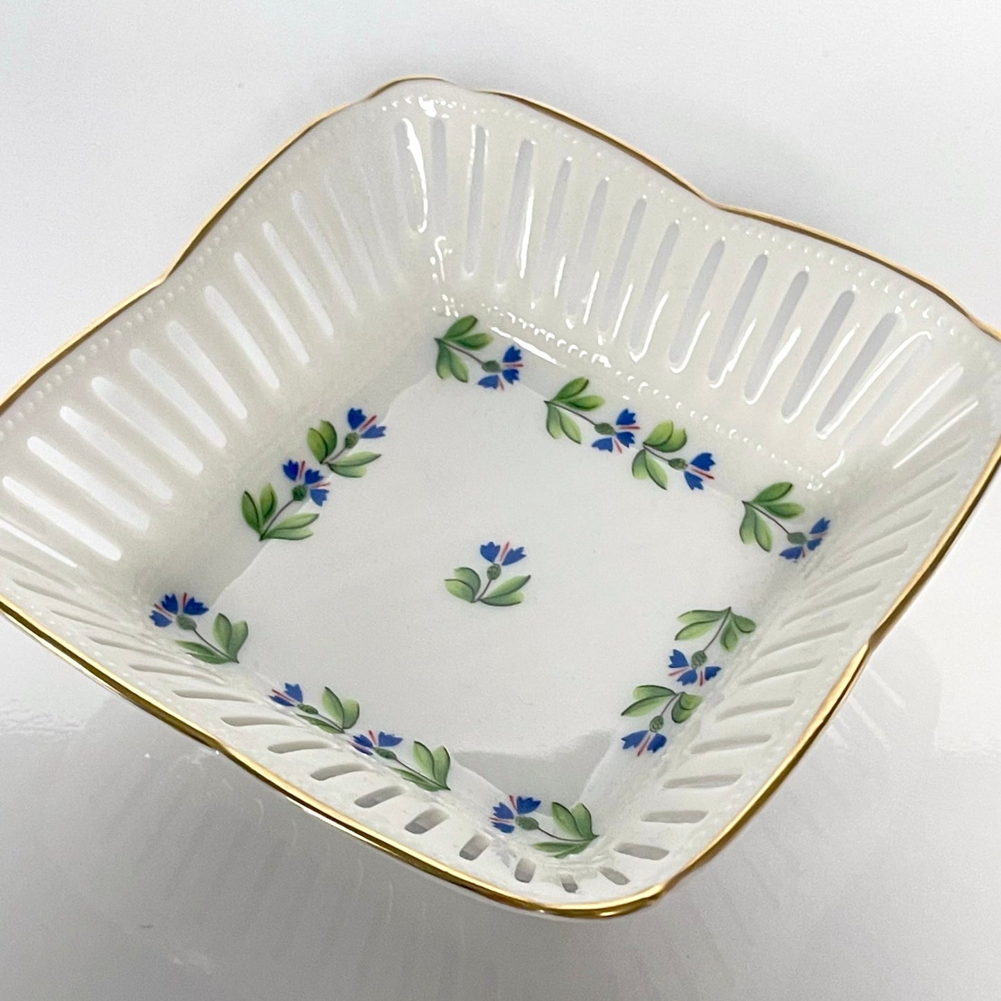 Beautiful porcelain trinket tray by Lys Royal, featuring a cornflower pattern. A limited edition reproduction of an 18th-century design from the Manufacture de la Reine, owned by Marie Antoinette.