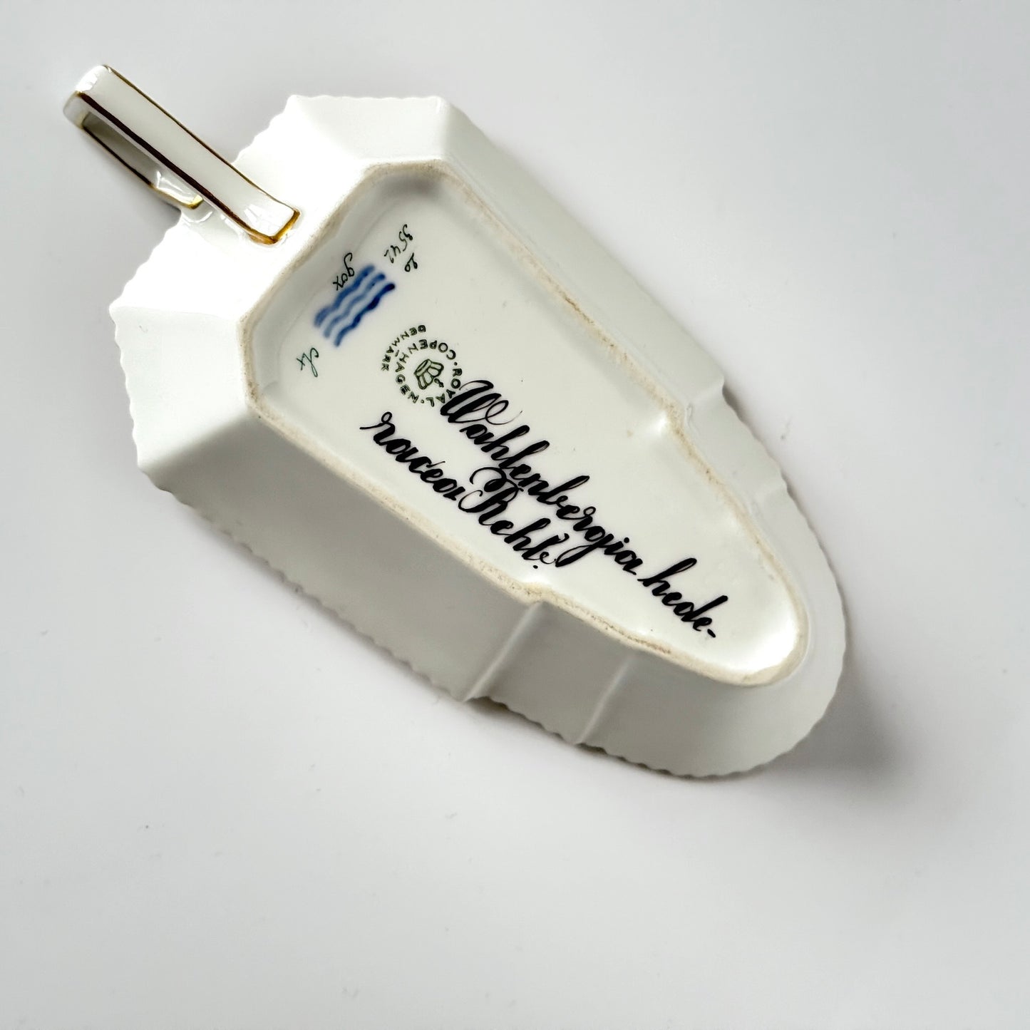 ロイヤルコペンハーゲン「フローラ ダニカ/Flora Danica」手描きオブロングディッシュ | デンマーク、1967年