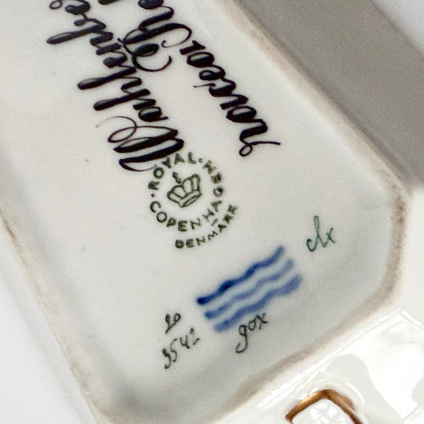 ロイヤルコペンハーゲン「フローラ ダニカ/Flora Danica」手描きオブロングディッシュ | デンマーク、1967年