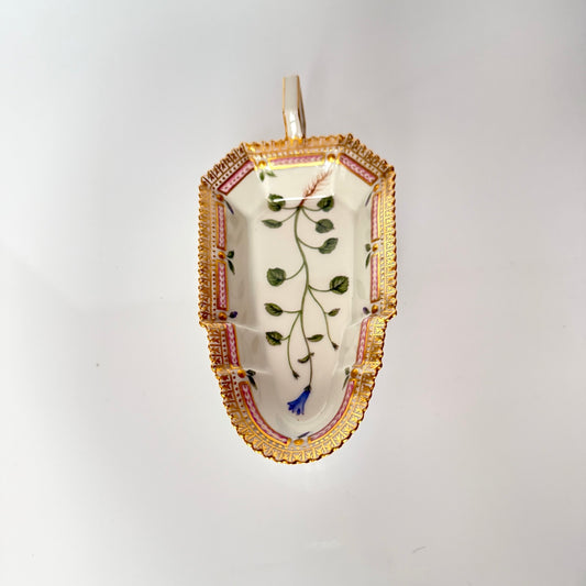 Royal Copenhagen “Flora Danica” small oblong hand-painted porcelain dish, Denmark 1967, decorated with intricate botanical illustrations inspired by 18th-century Danish scientific projects.