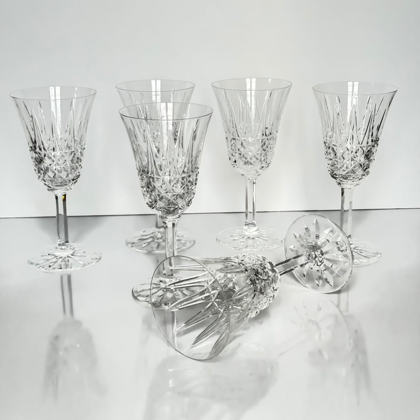 English: Saint-Louis crystal water glass, Tarn pattern, circa 1960s ; 日本語: サンルイ クリスタル ウォーターグラス 「タルン」パターン、1960年代頃 ; Français: Verre à eau en cristal Saint-Louis, modèle Tarn, années 1960