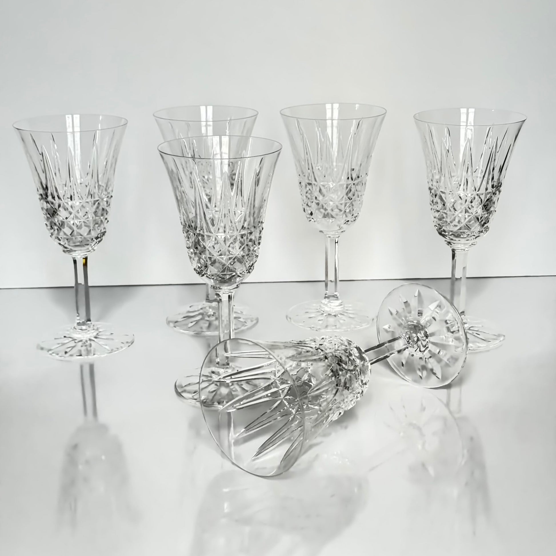 English: Saint-Louis crystal water glass, Tarn pattern, circa 1960s ; 日本語: サンルイ クリスタル ウォーターグラス 「タルン」パターン、1960年代頃 ; Français: Verre à eau en cristal Saint-Louis, modèle Tarn, années 1960