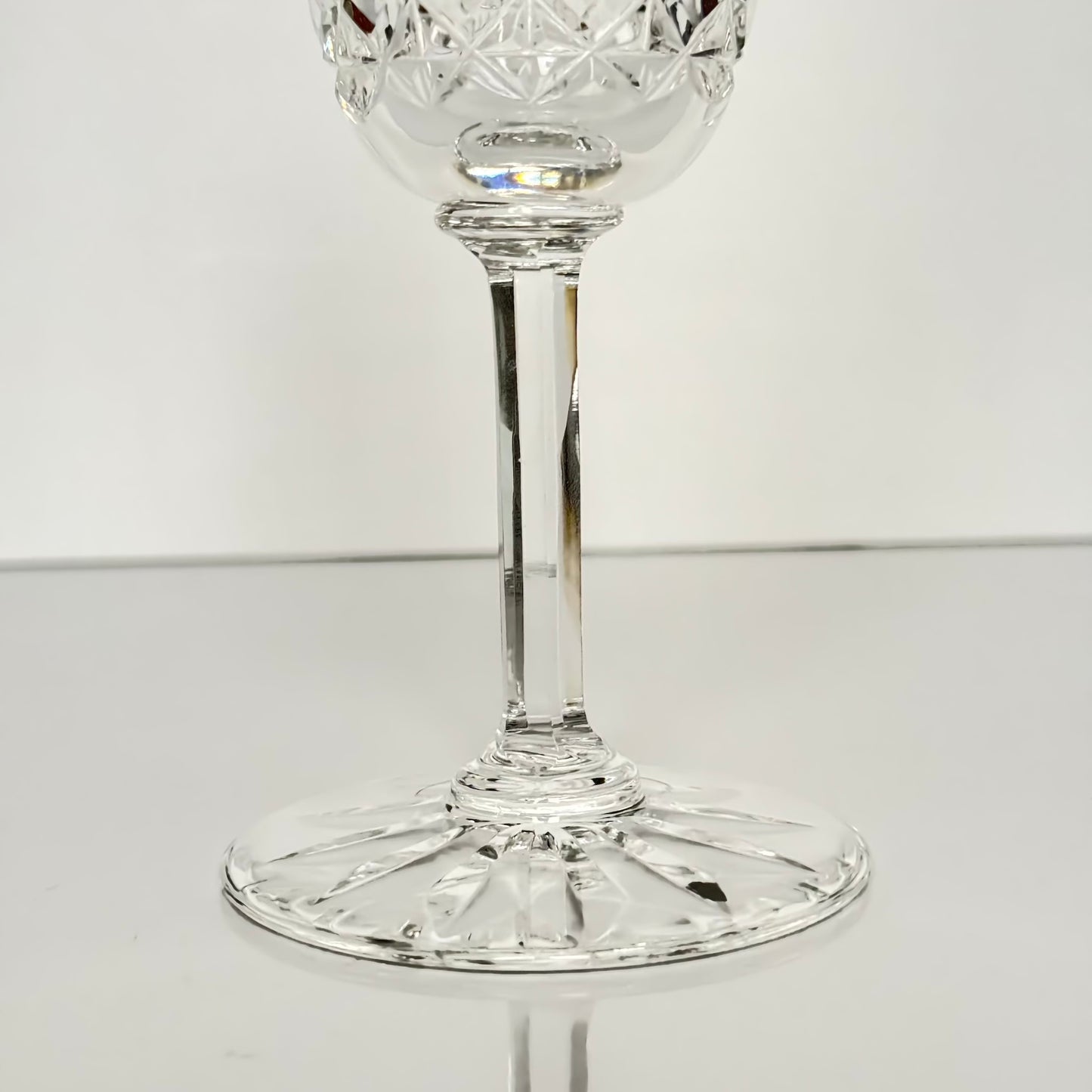 English: Saint-Louis crystal water glass, Tarn pattern, circa 1960s ; 日本語: サンルイ クリスタル ウォーターグラス 「タルン」パターン、1960年代頃 ; Français: Verre à eau en cristal Saint-Louis, modèle Tarn, années 1960