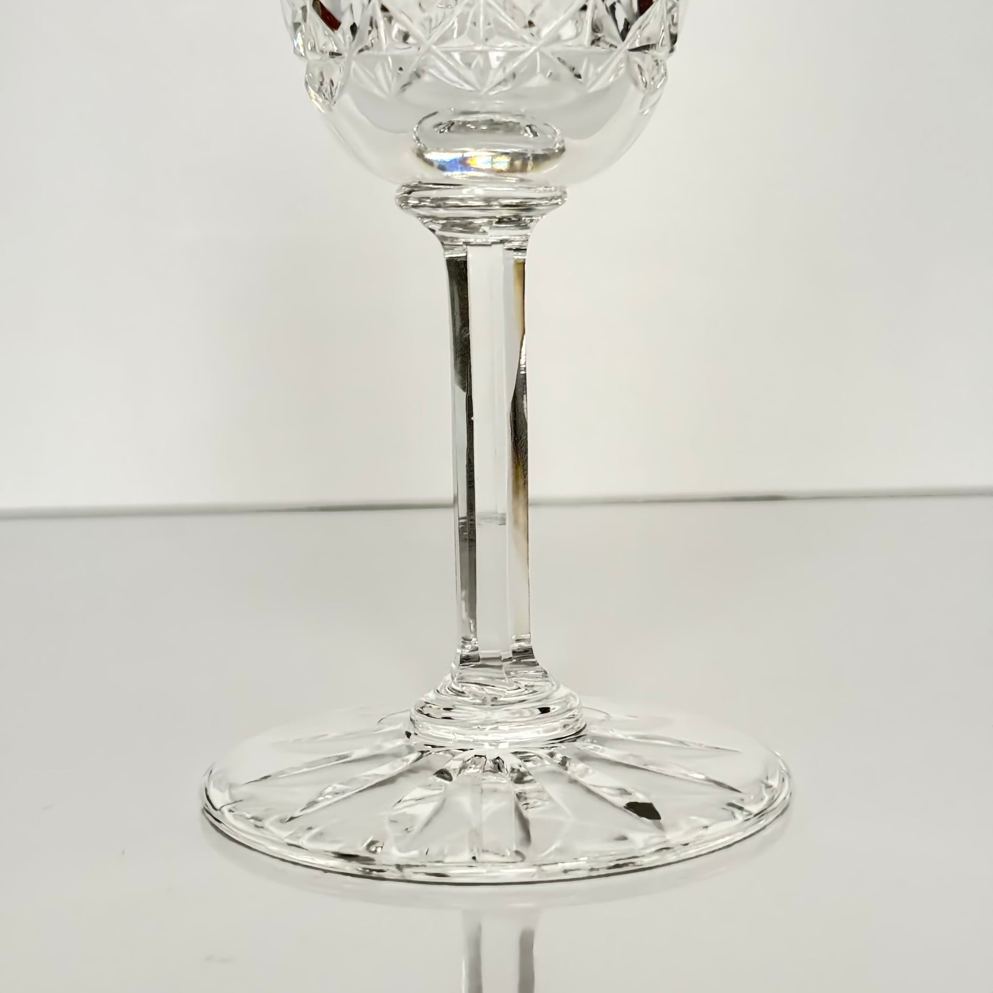 English: Saint-Louis crystal water glass, Tarn pattern, circa 1960s ; 日本語: サンルイ クリスタル ウォーターグラス 「タルン」パターン、1960年代頃 ; Français: Verre à eau en cristal Saint-Louis, modèle Tarn, années 1960