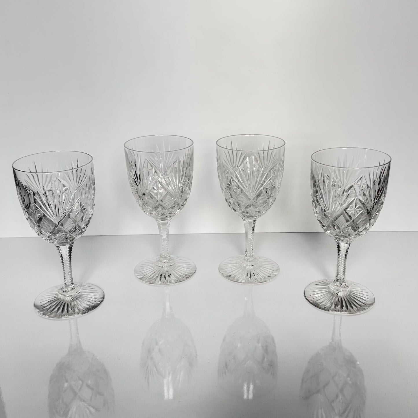 English: Saint-Louis crystal water glass, Gavarni model, early 20th century ; 日本語: サンルイ クリスタル ウォーターグラス ガヴァルニ モデル 20世紀前半 ; Français: Verre à eau en cristal Saint-Louis, modèle Gavarni, première moitié du XXe siècle