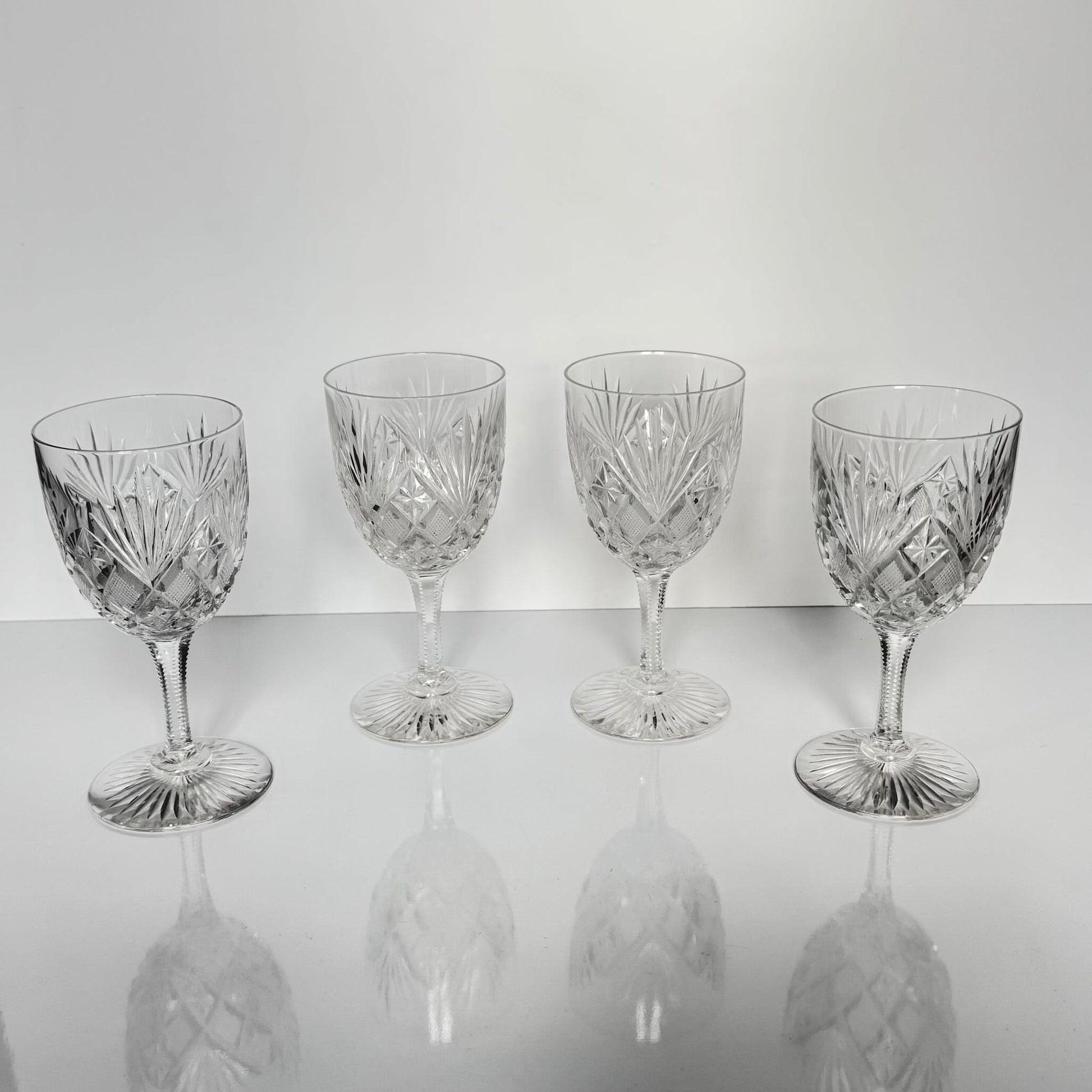English: Saint-Louis crystal water glass, Gavarni model, early 20th century ; 日本語: サンルイ クリスタル ウォーターグラス ガヴァルニ モデル 20世紀前半 ; Français: Verre à eau en cristal Saint-Louis, modèle Gavarni, première moitié du XXe siècle