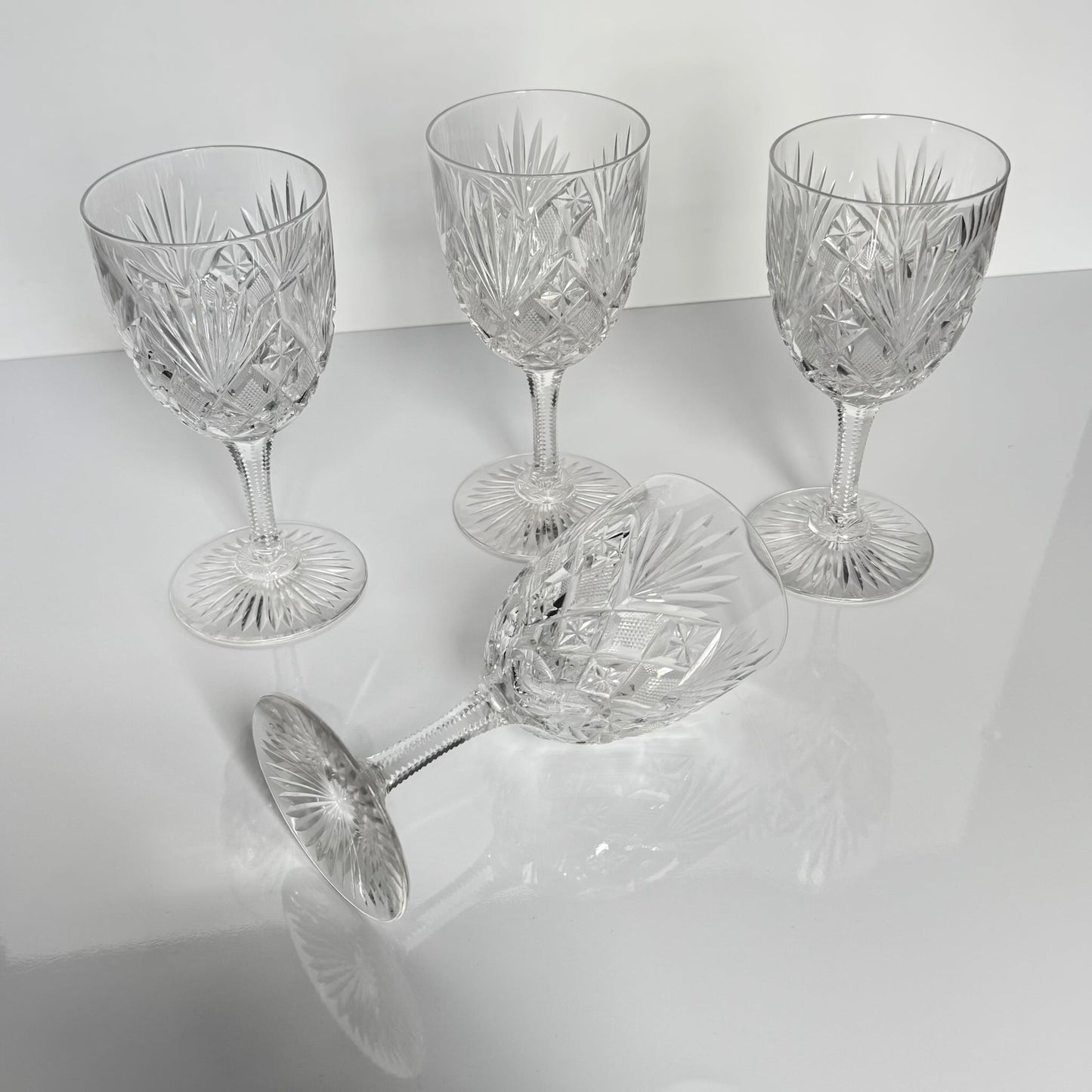 English: Saint-Louis crystal water glass, Gavarni model, early 20th century ; 日本語: サンルイ クリスタル ウォーターグラス ガヴァルニ モデル 20世紀前半 ; Français: Verre à eau en cristal Saint-Louis, modèle Gavarni, première moitié du XXe siècle