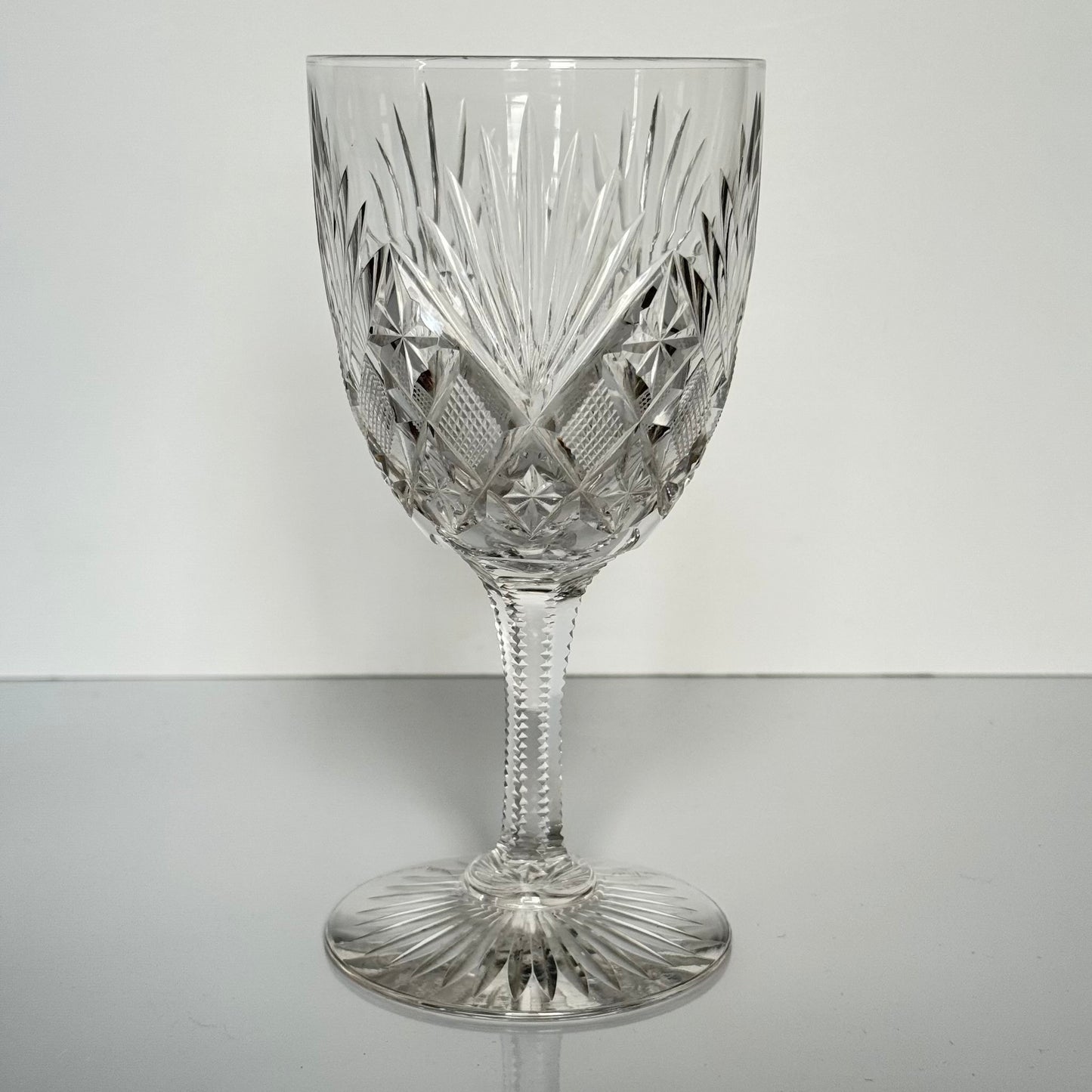 English: Saint-Louis crystal water glass, Gavarni model, early 20th century ; 日本語: サンルイ クリスタル ウォーターグラス ガヴァルニ モデル 20世紀前半 ; Français: Verre à eau en cristal Saint-Louis, modèle Gavarni, première moitié du XXe siècle