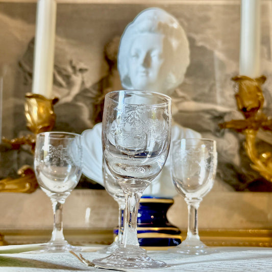 Vintage French acid-etched liqueur glass decorated with ribbon motifs and floral garlands, 20th century.