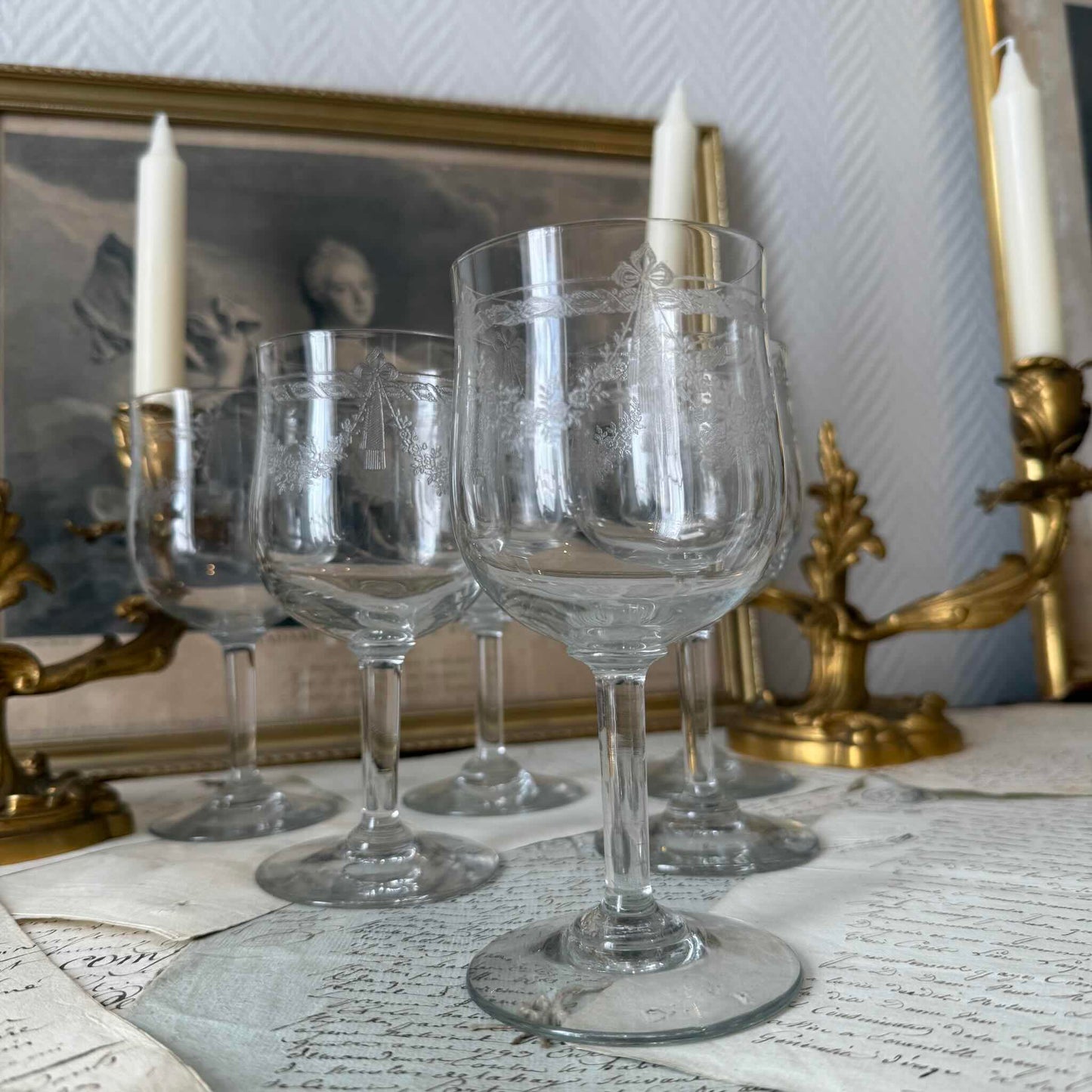 Vintage French acid-etched stemmed glass decorated with ribbon motifs and rose garlands, 20th century.