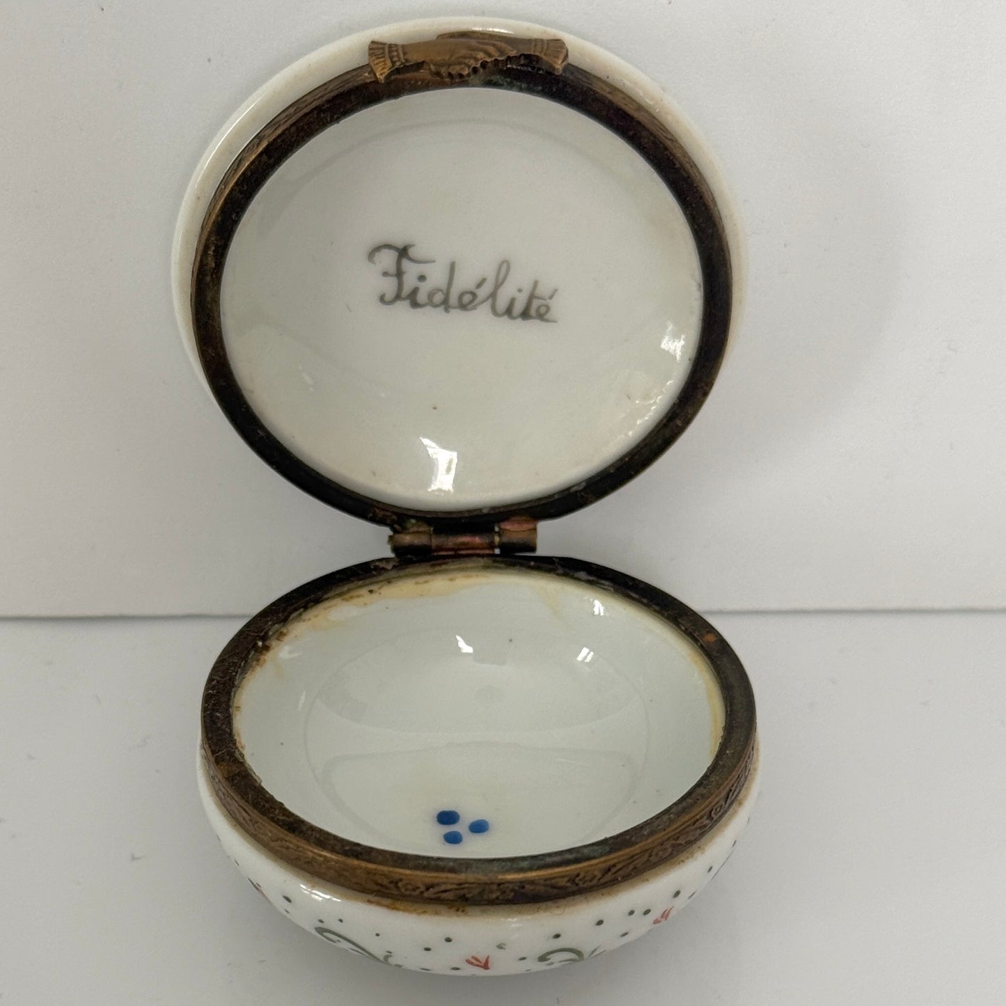 Pilulier Vintage en Porcelaine – Décor Franc-Maçon Peint à la Main