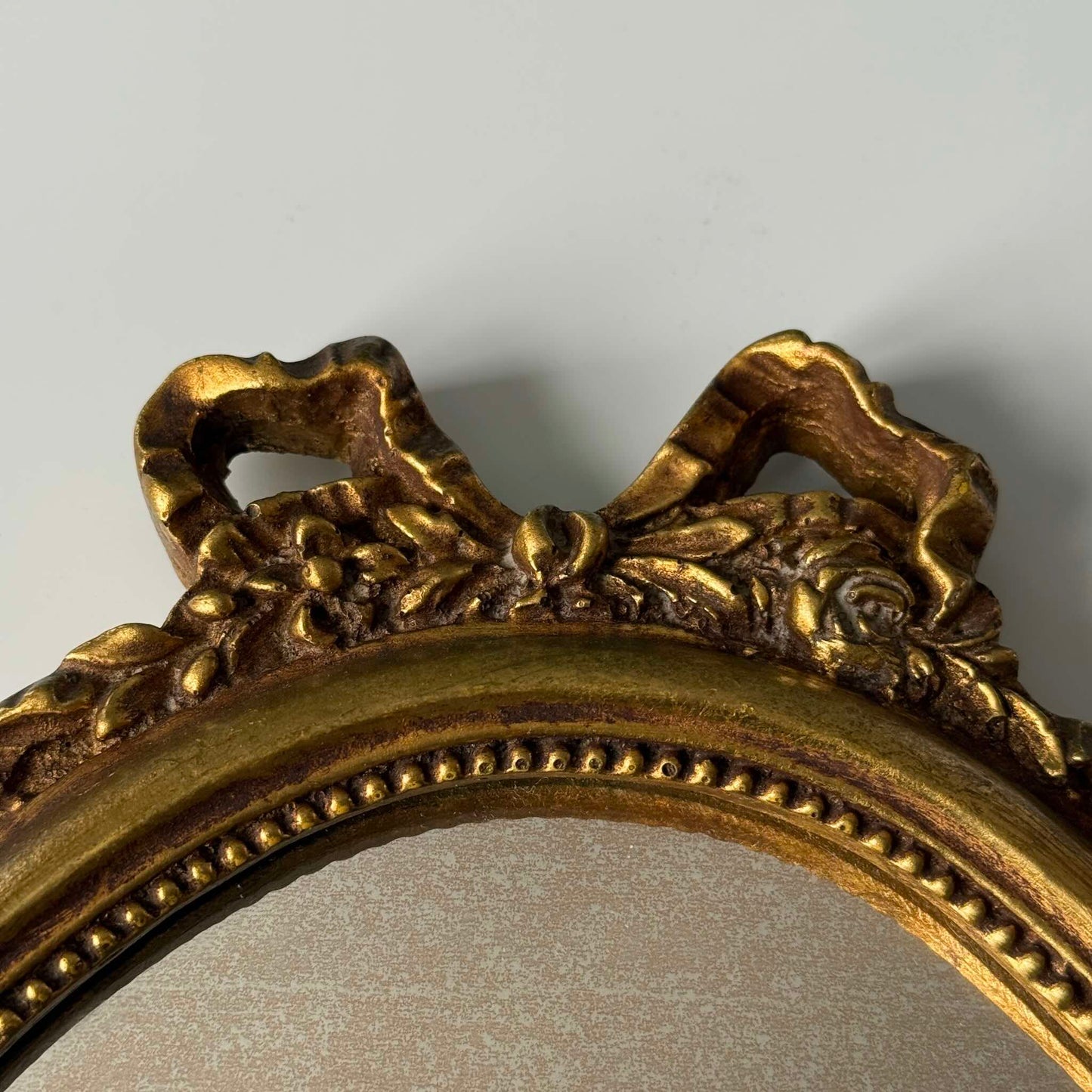 Miroir Ovale Vintage Doré Style Louis XVI – Décor Ruban & Roses