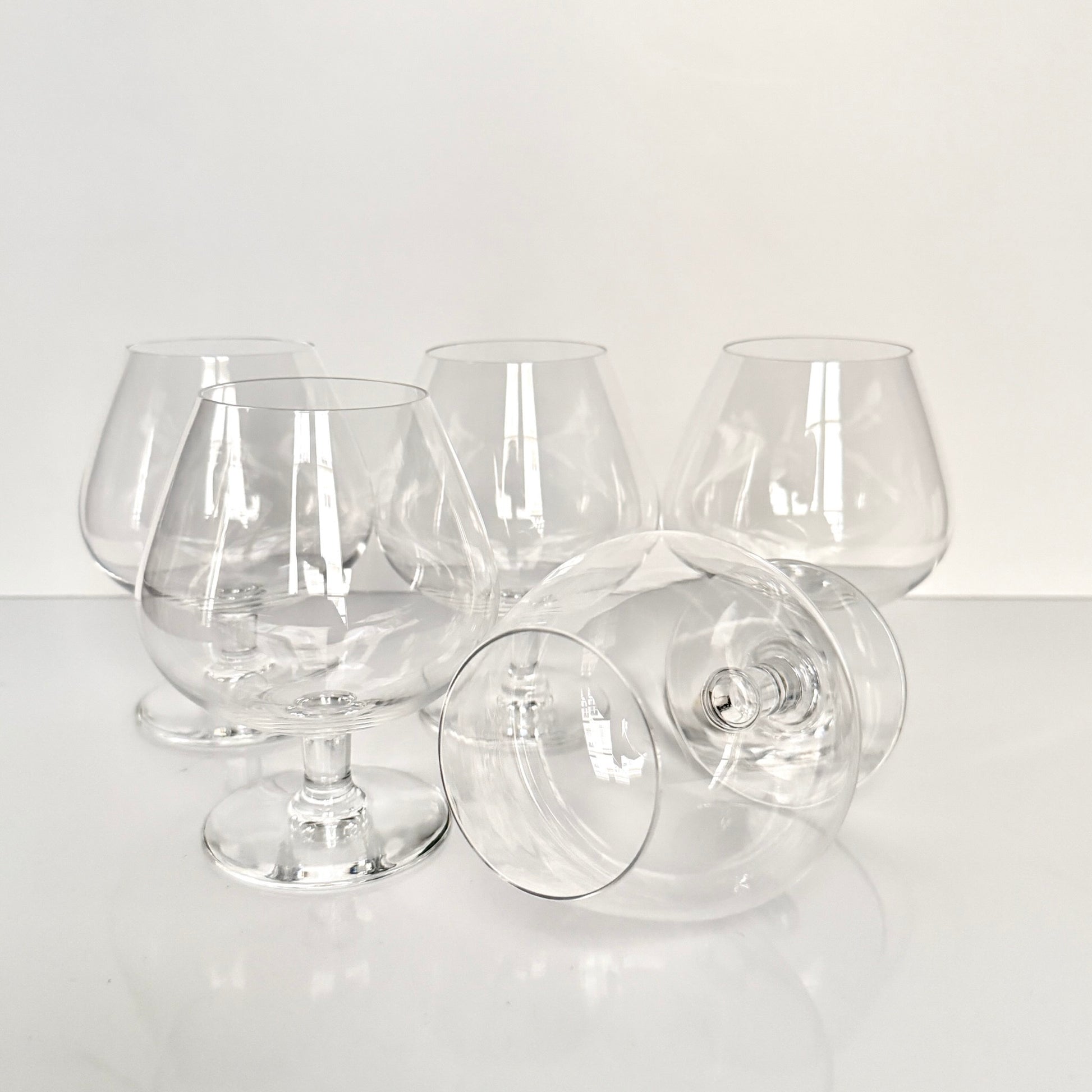 Vintage Saint-Louis crystal cognac glass, large snifter model, high brilliance and transparency, 20th century France.