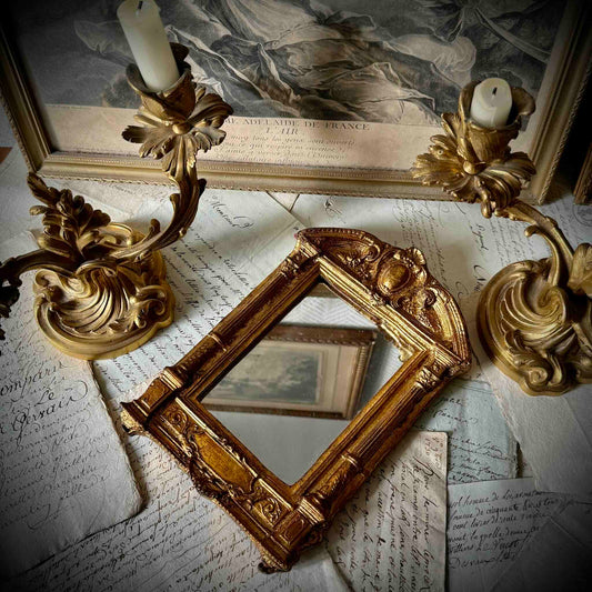 Small vintage gilded wood mirror, Neoclassical and Napoleon III style, architectural decor with columns and medallion, 20th century France.