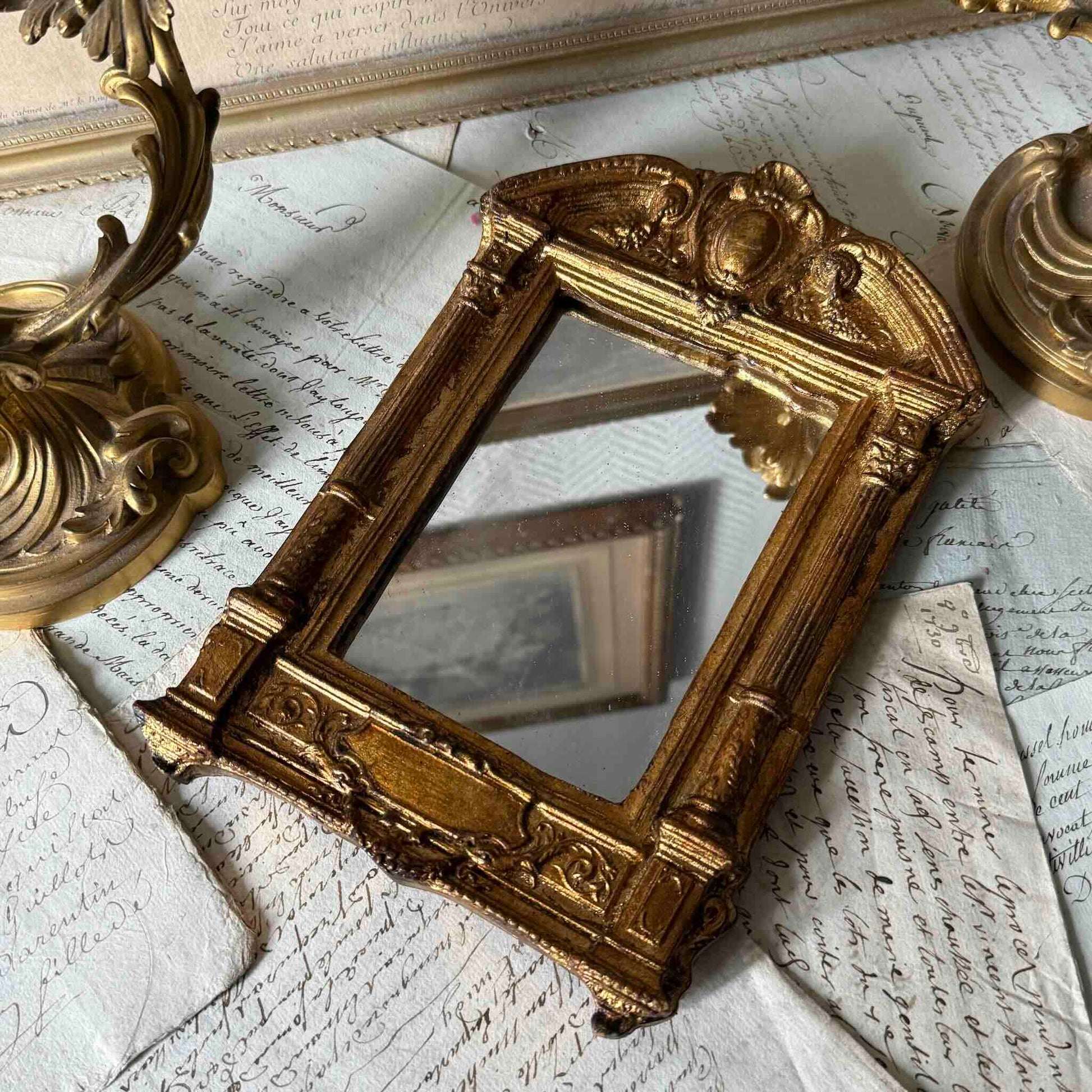 Small vintage gilded wood mirror, Neoclassical and Napoleon III style, architectural decor with columns and medallion, 20th century France.
